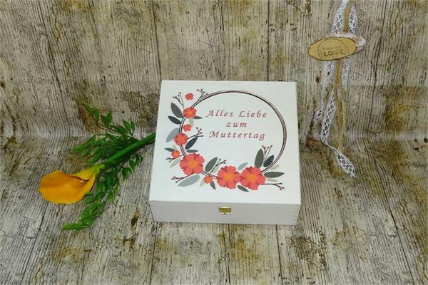 Genussbox | Alles Liebe zum Muttertag | mit rotem Blumenkranz